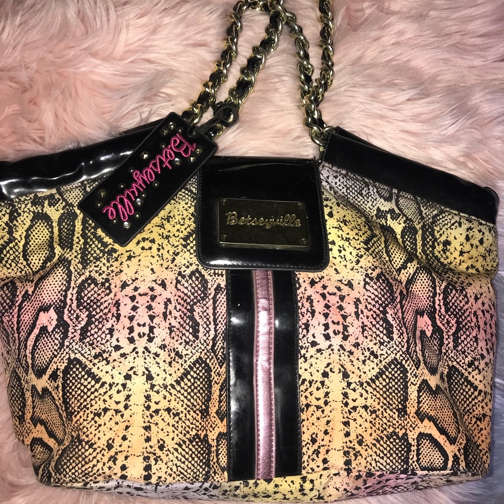 Betsey Johnson 👜